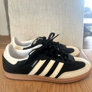 NWOT-Adidas Samba OG-Rare Color-Core Black/Wonder White/silver metallic W 9.5